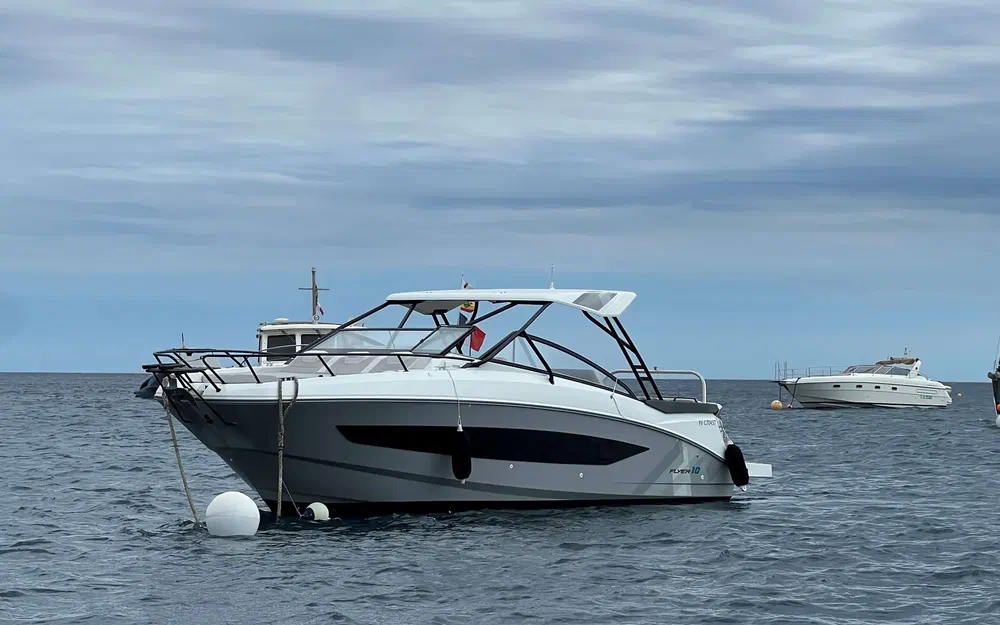 slider 2 Beneteau Flyer 10