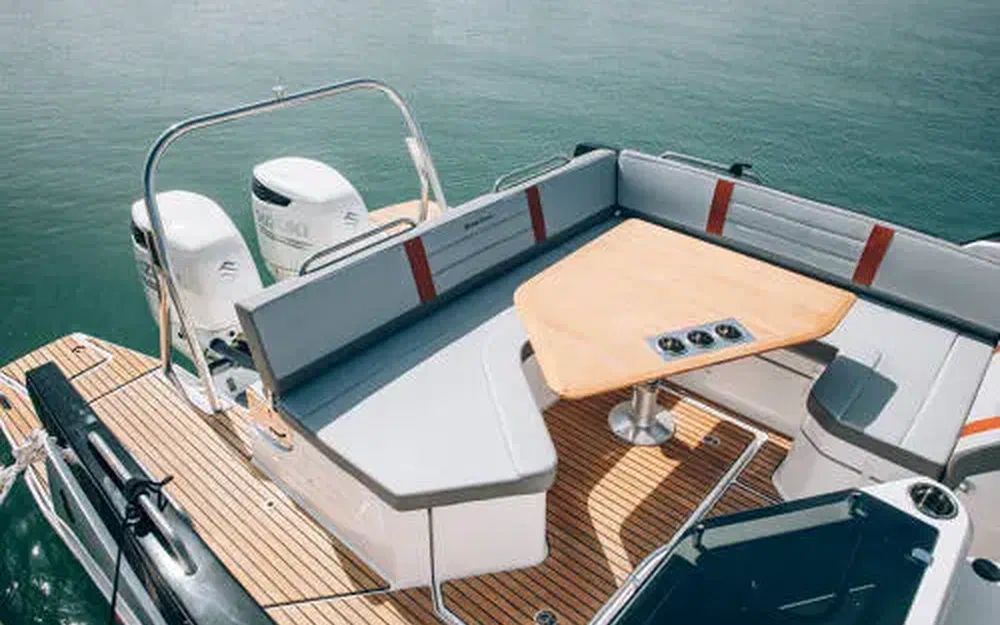 slider 7 Beneteau Flyer 10