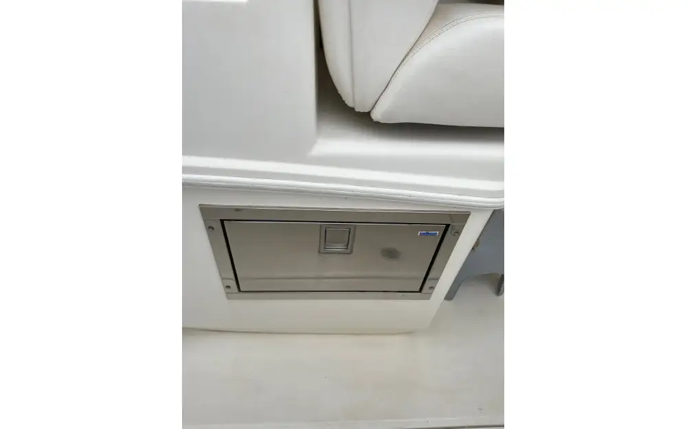 slider 11 Boston Whaler  320 Outrage