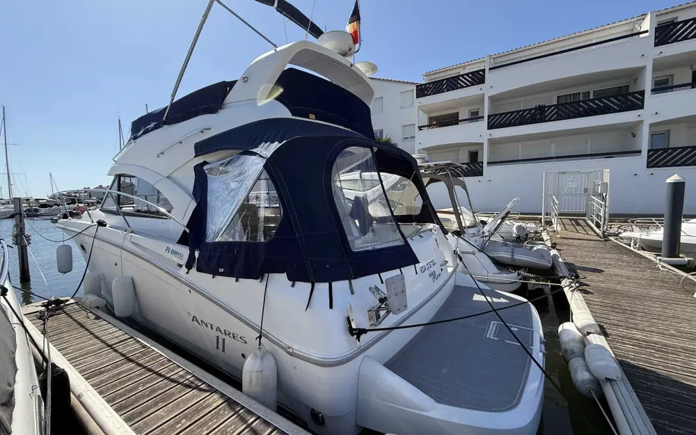 slider 1 Beneteau Antares 11 Fly