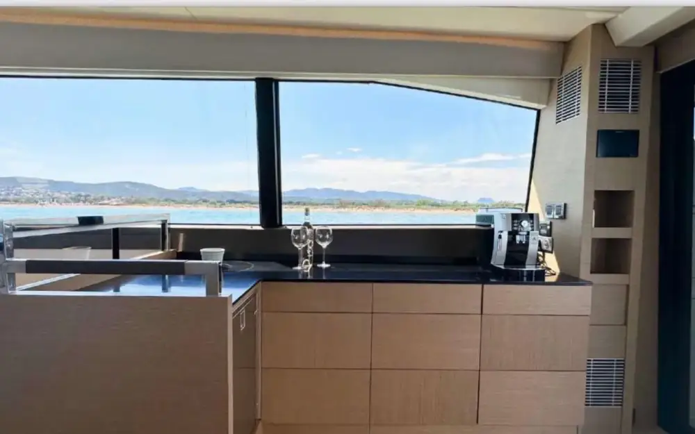 slider 15 Jeanneau Prestige 680 Fly