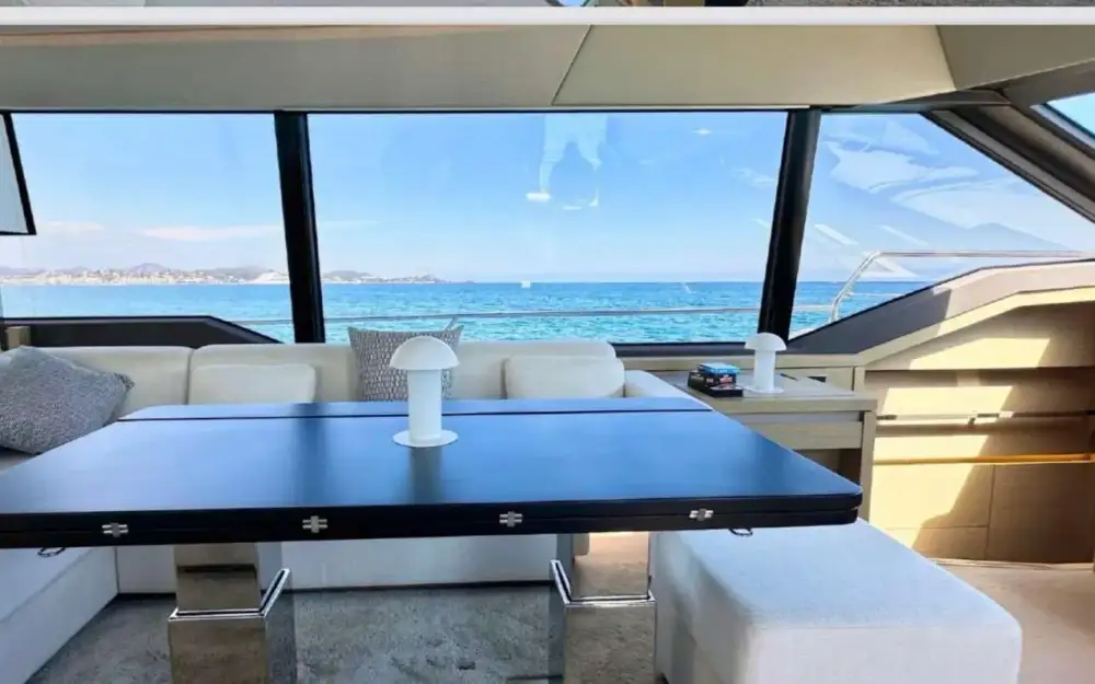 slider 17 Jeanneau Prestige 680 Fly