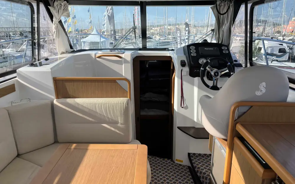 slider 9 Beneteau Antares 30 Fly