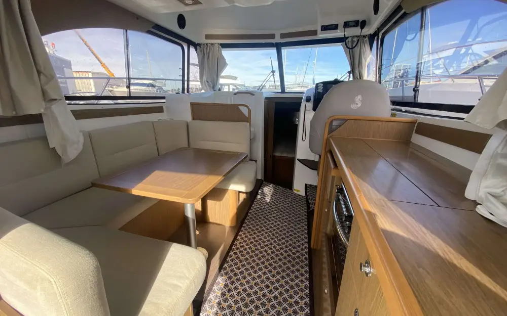 slider 8 Beneteau Antares 30 Fly
