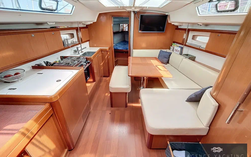 slider 1 Beneteau Oceanis 40