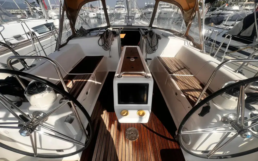 slider 4 Dufour  450 Grand Large