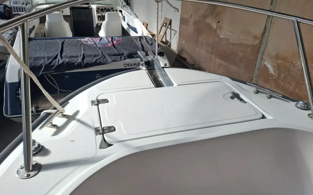 slider 9 Boston Whaler  20 Outrage