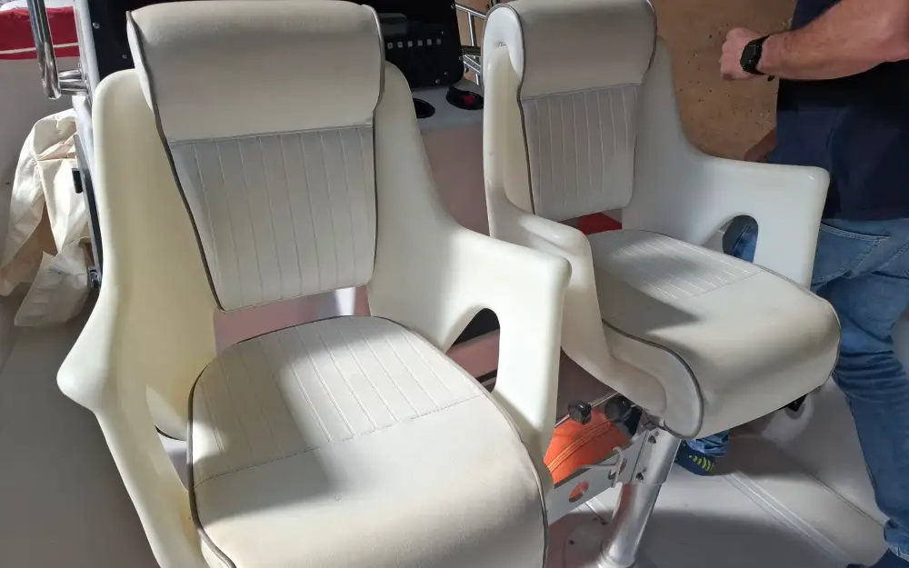 slider 13 Boston Whaler  20 Outrage