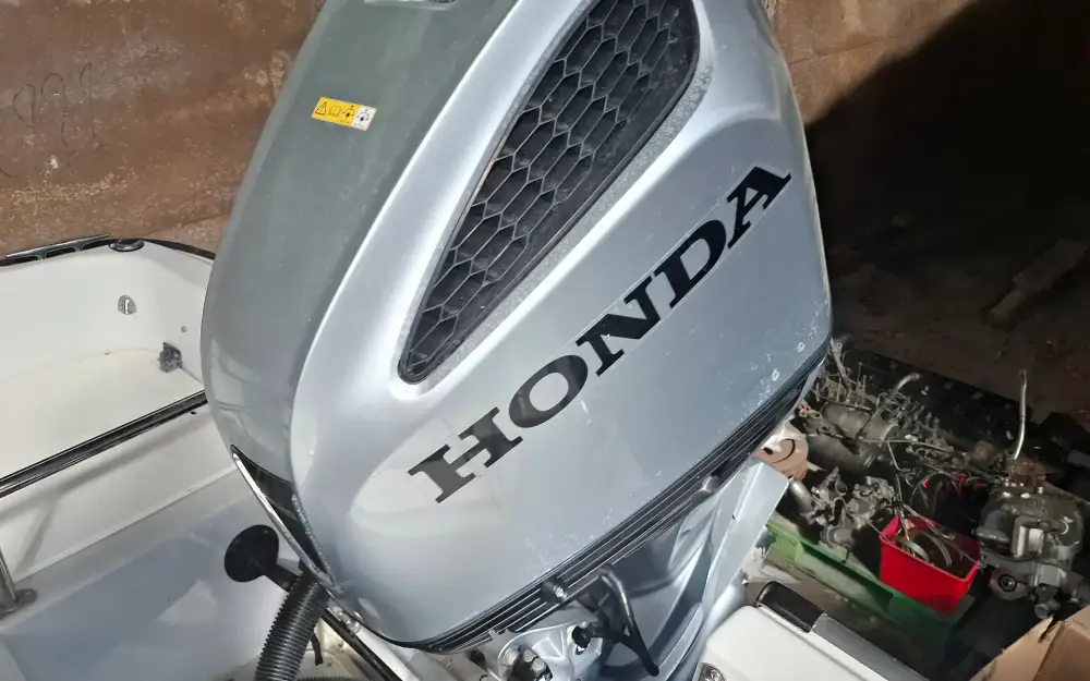 slider 14 Boston Whaler  20 Outrage