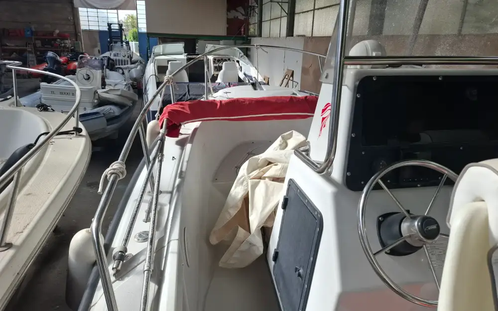 slider 15 Boston Whaler  20 Outrage