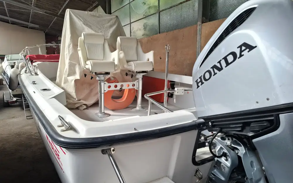 slider 18 Boston Whaler  20 Outrage