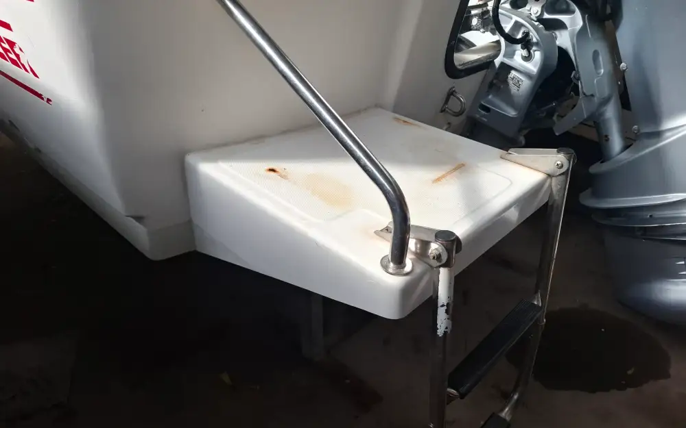 slider 19 Boston Whaler  20 Outrage