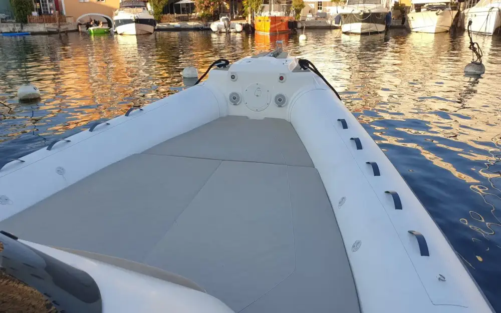 slider 1 Capelli Tempest 38