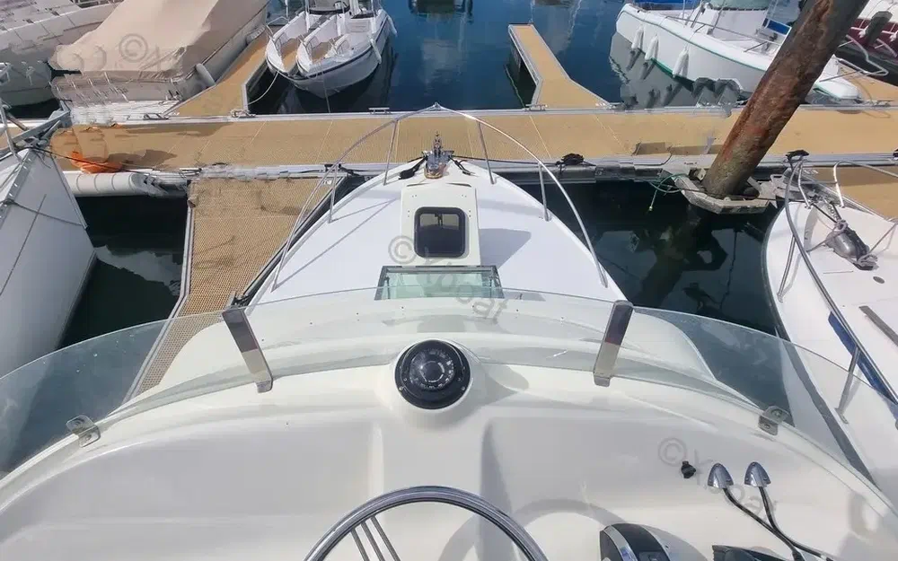 slider 9 Bertram Riva 25