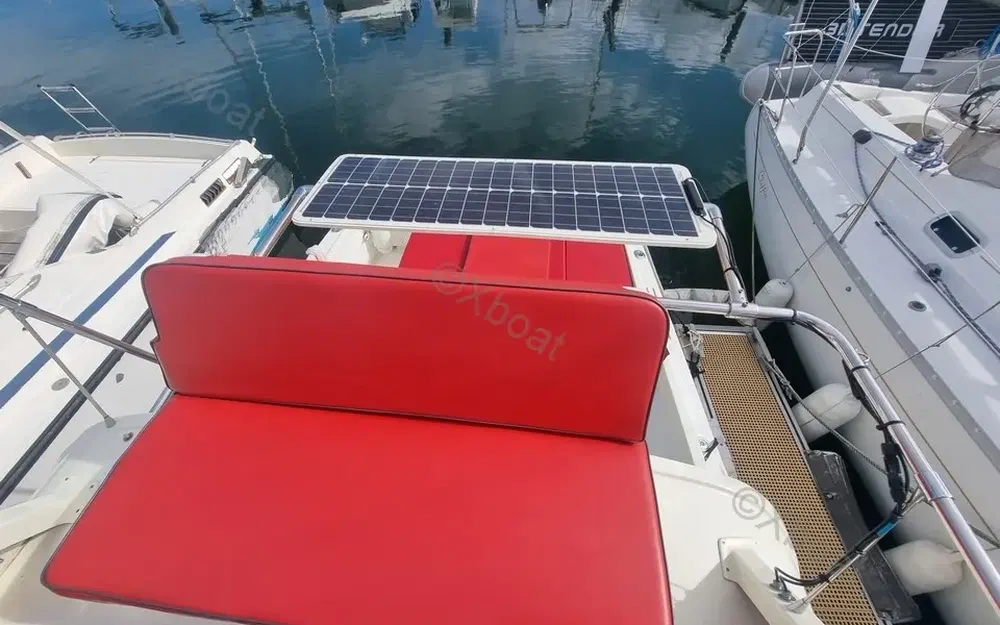 slider 11 Bertram Riva 25