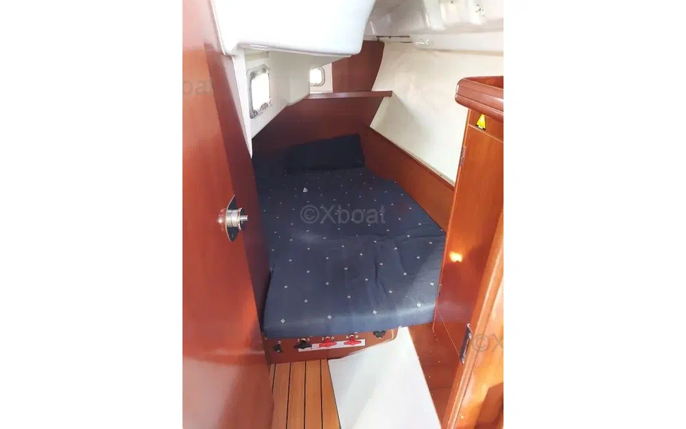 slider 10 Beneteau OCEANIS 323