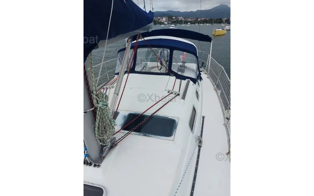 slider 1 Beneteau OCEANIS 323