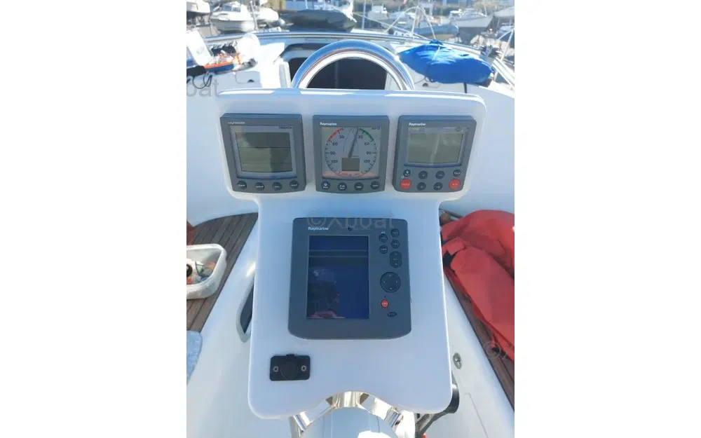 slider 2 Beneteau OCEANIS 323