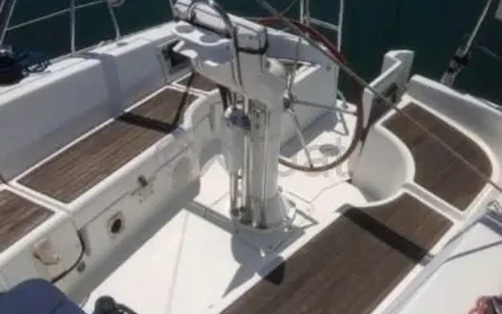 slider 3 Beneteau OCEANIS 323