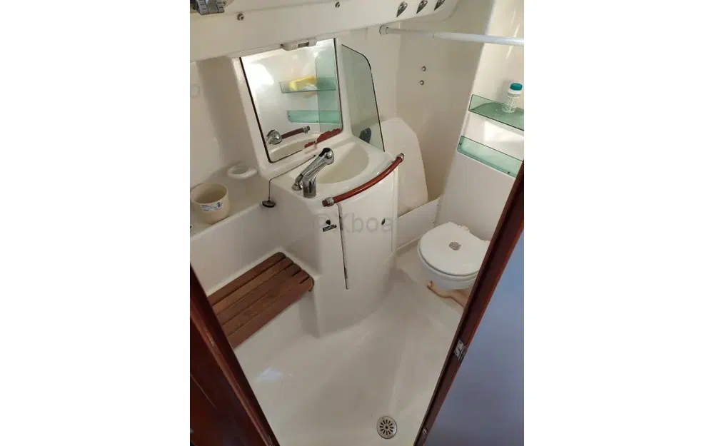 slider 8 Beneteau OCEANIS 323
