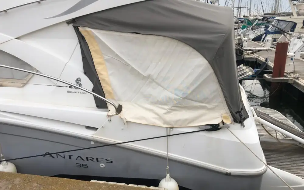 slider 22 Beneteau Antares 36