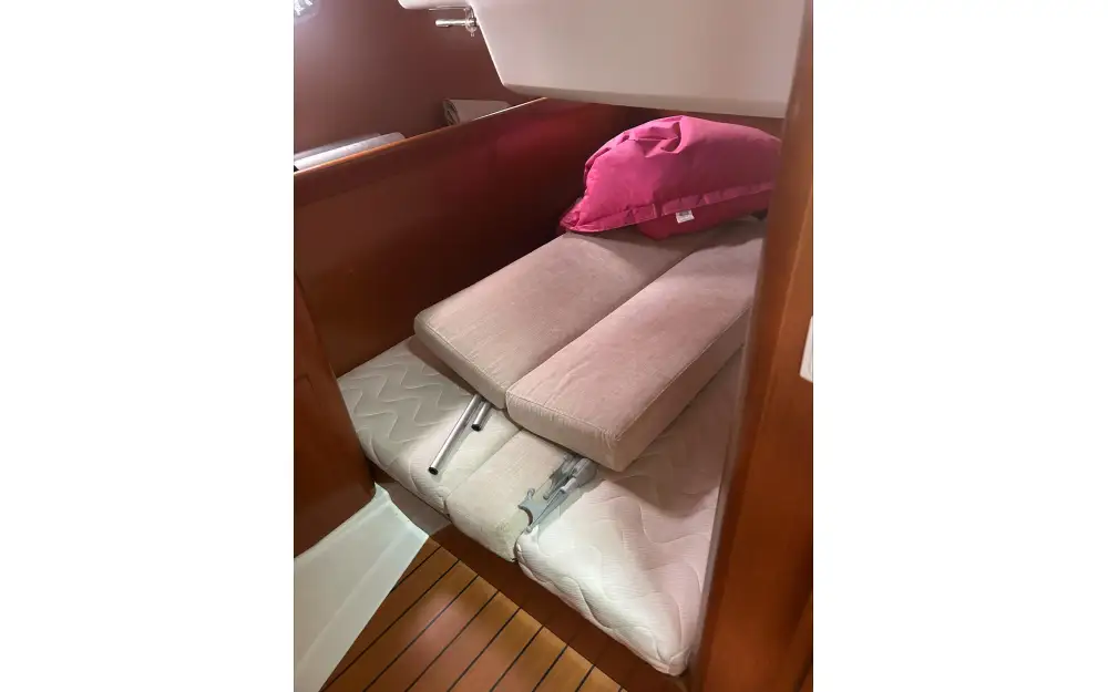 slider 4 Beneteau Antares 36