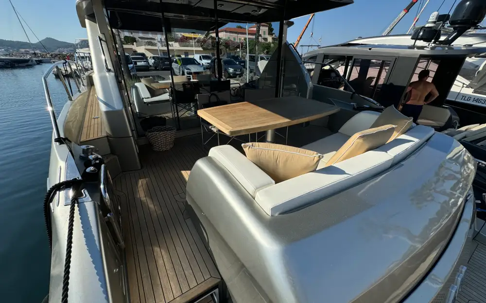 slider 2 Queens Yachts  50 HT
