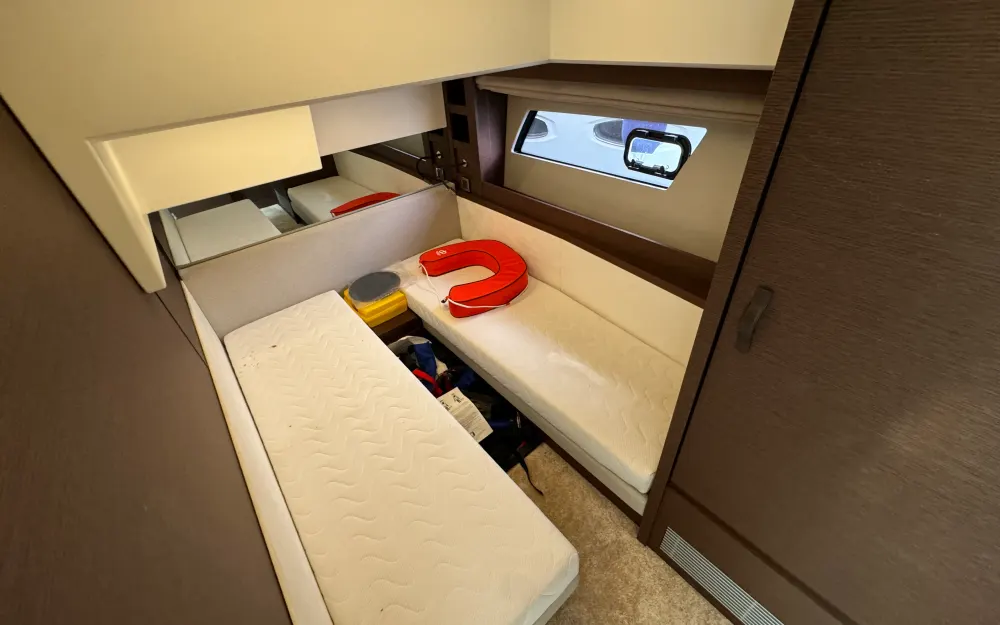 slider 11 Jeanneau Prestige 520 Fly