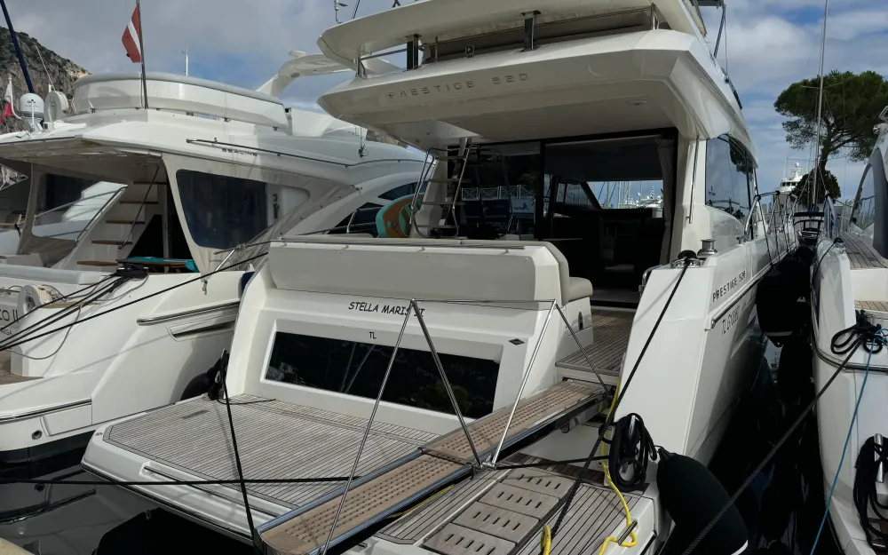 slider 1 Jeanneau Prestige 520 Fly