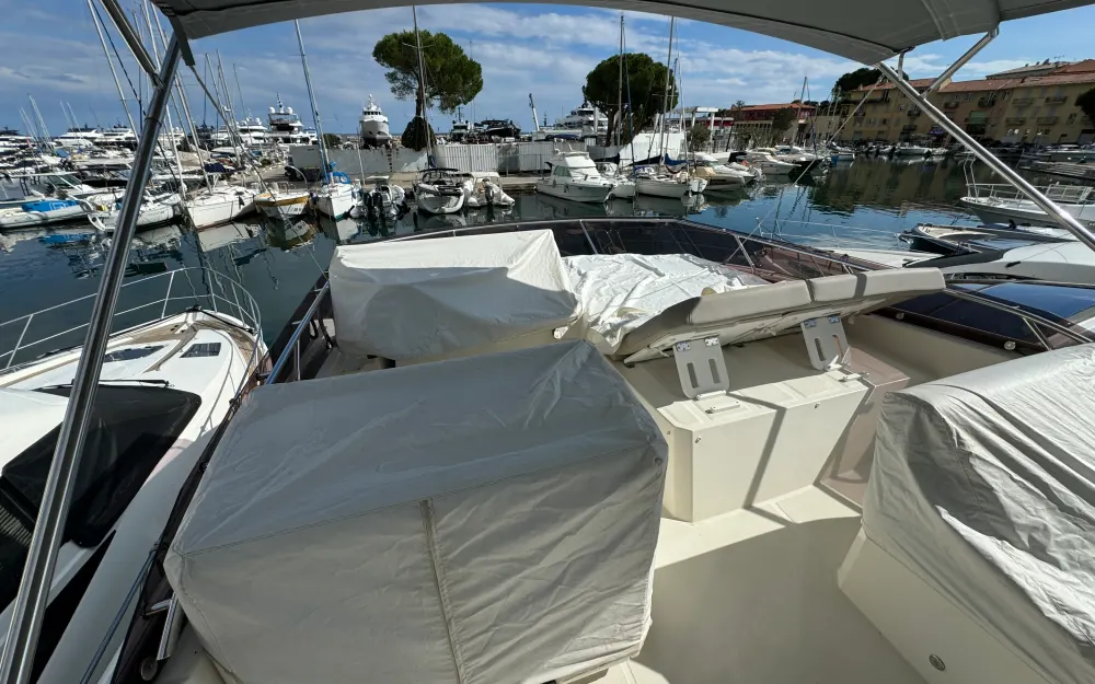 slider 25 Jeanneau Prestige 520 Fly