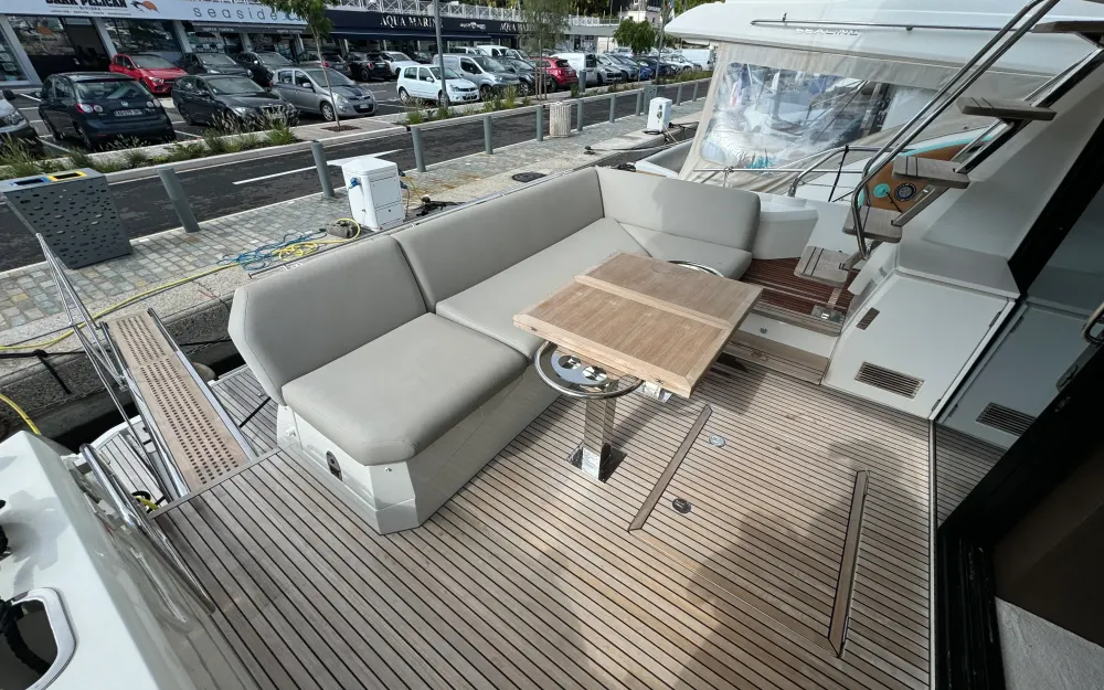 slider 3 Jeanneau Prestige 520 Fly