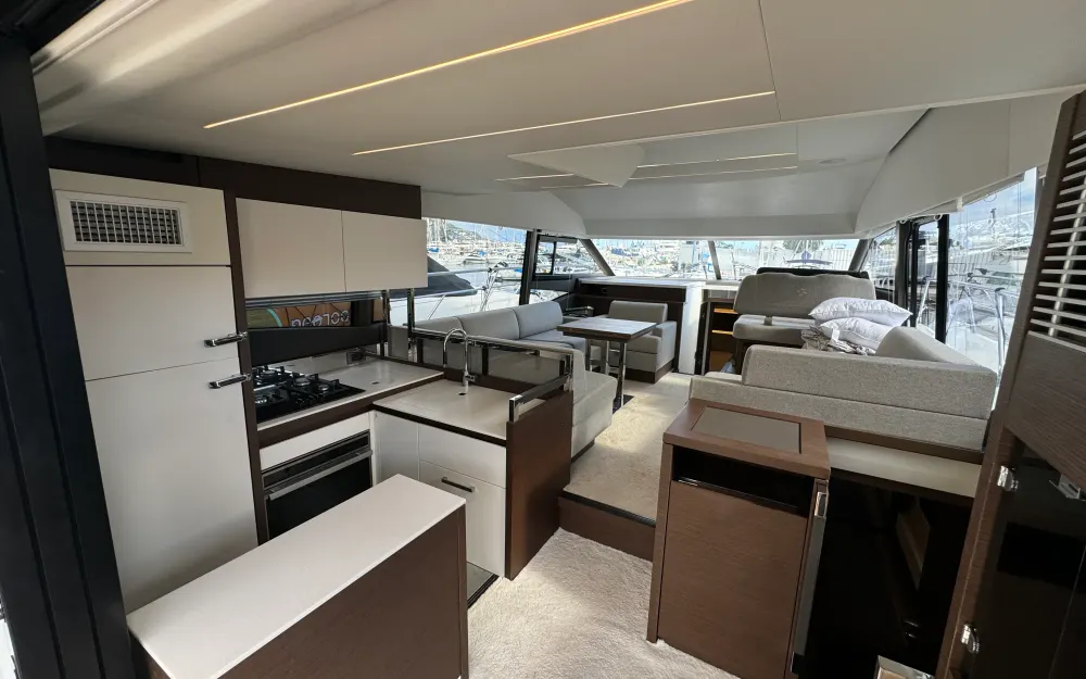 slider 5 Jeanneau Prestige 520 Fly