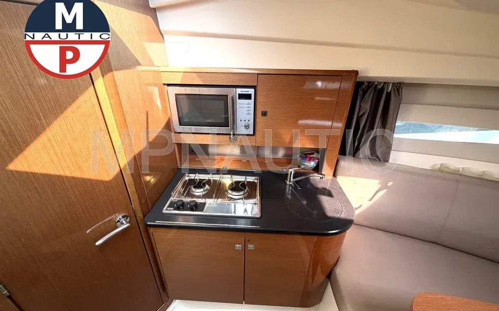 slider 13 Jeanneau Leader 8