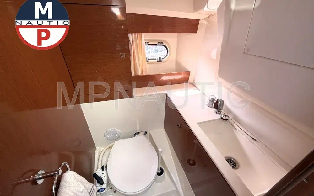 slider 21 Jeanneau Leader 8