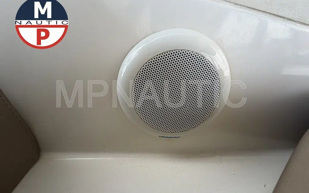 slider 5 Jeanneau Leader 8