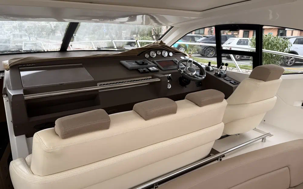 slider 9 Windy 44 Chinook