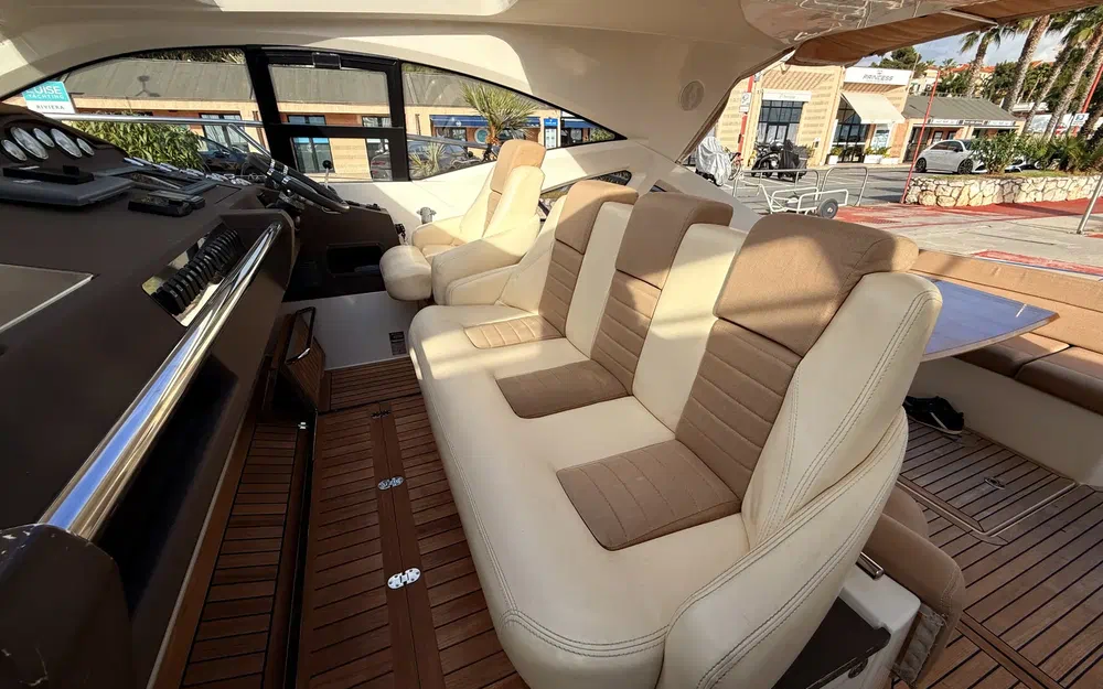 slider 8 Windy 44 Chinook