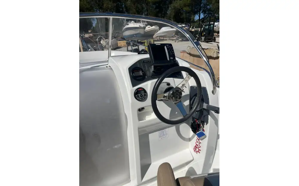 slider 7 Jeanneau Cap Camarat 6.5 CC