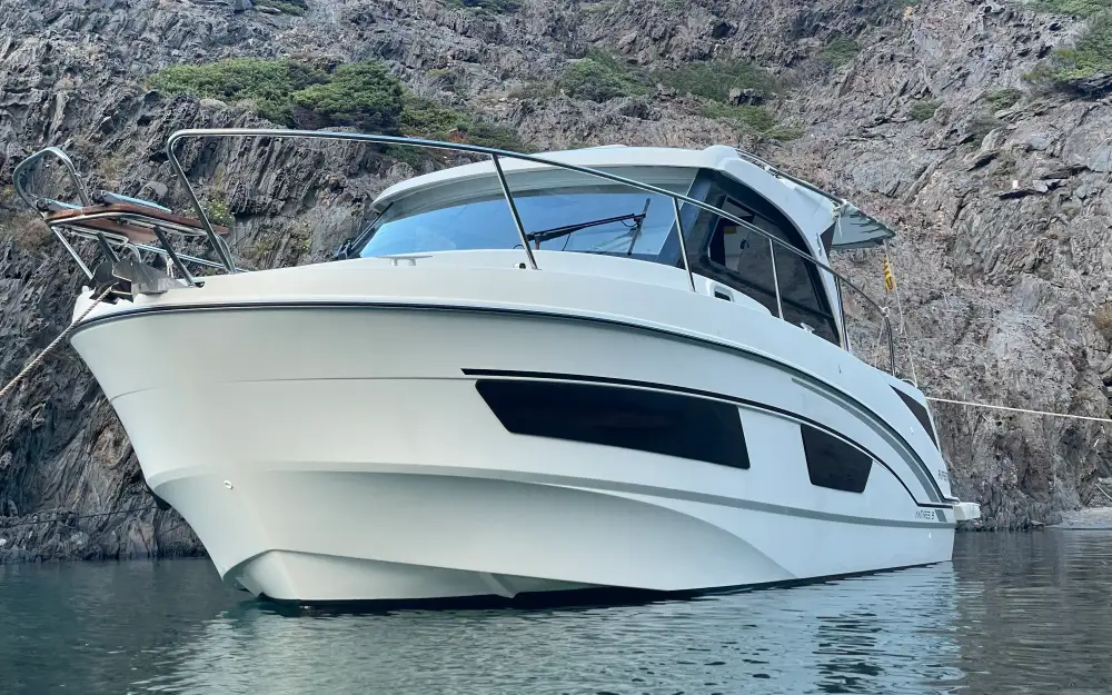 slider 2 Beneteau Antares Serie 9
