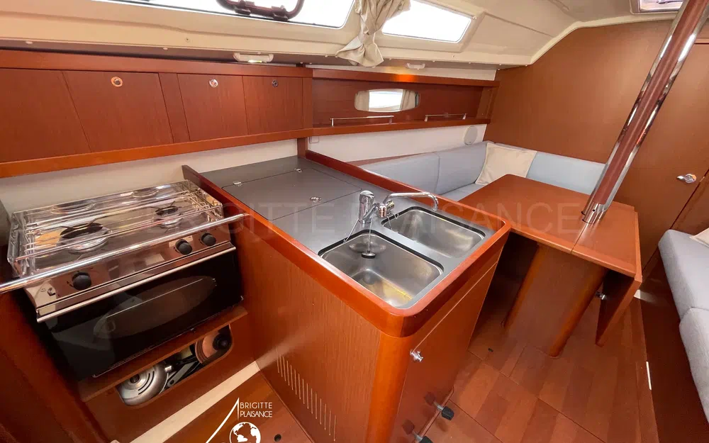 slider 5 Beneteau Oceanis 31 Limited Edition