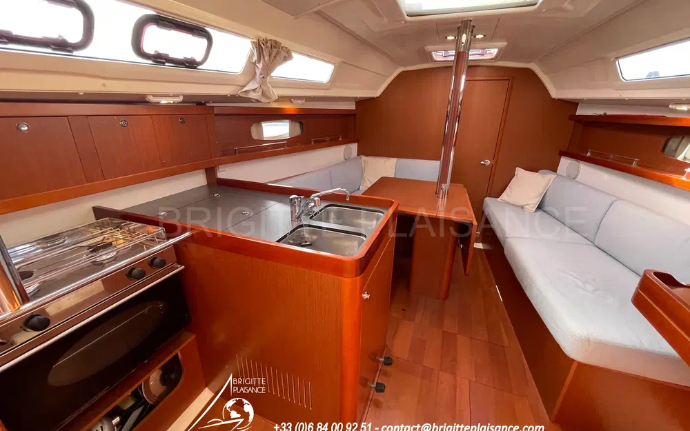 slider 4 Beneteau Oceanis 31 Limited Edition Limited Edition