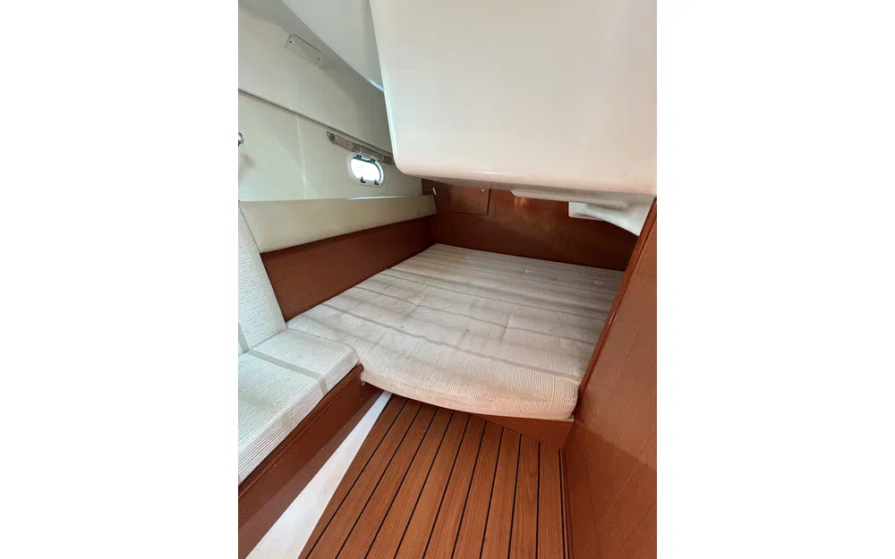 slider 6 Jeanneau Prestige 30