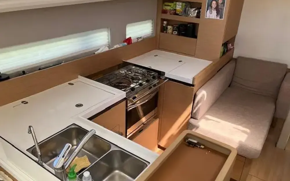 slider 13 Jeanneau Sun Odyssey 410