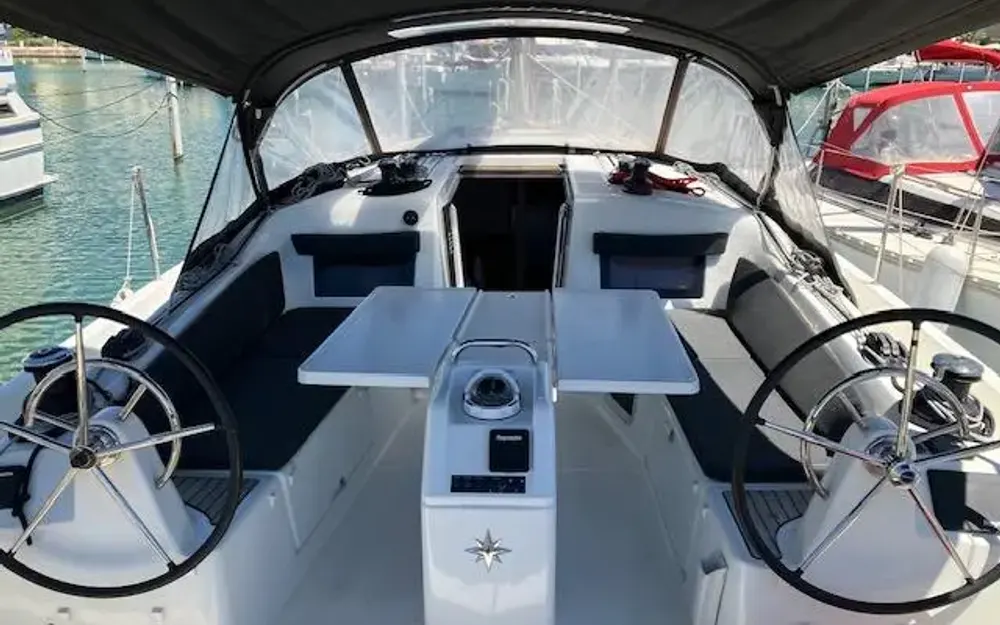 slider 2 Jeanneau Sun Odyssey 410