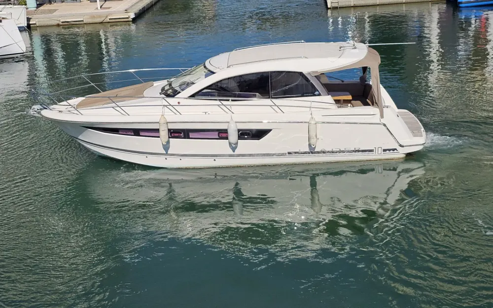 slider 1 Jeanneau Leader 10