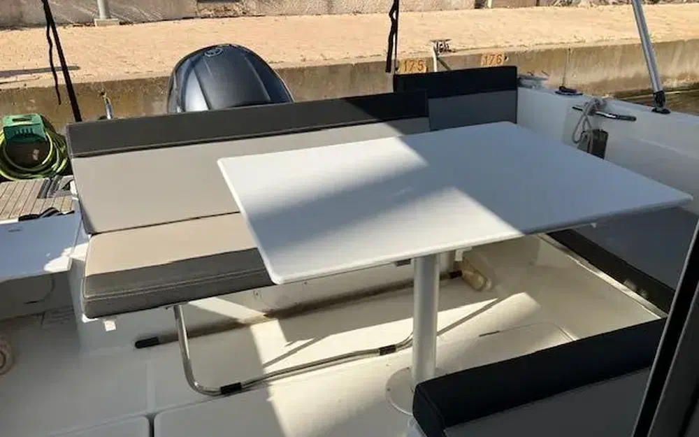 slider 4 Jeanneau Merry Fisher 795