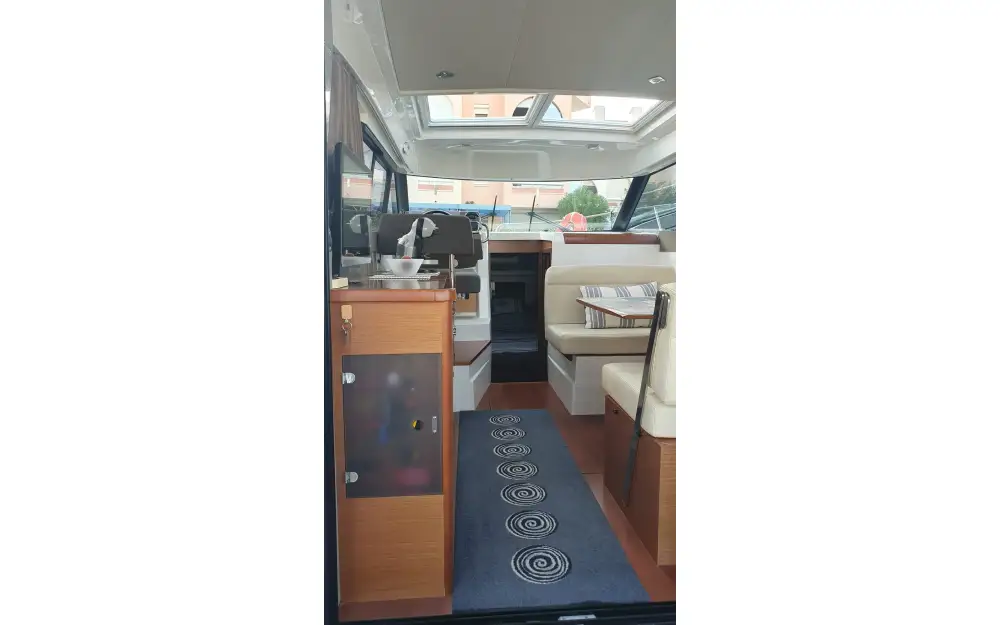 slider 5 Jeanneau NC 9
