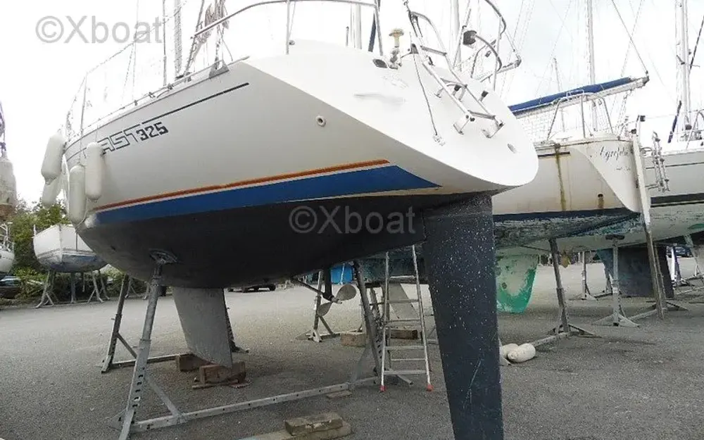 slider 10 Beneteau First 325