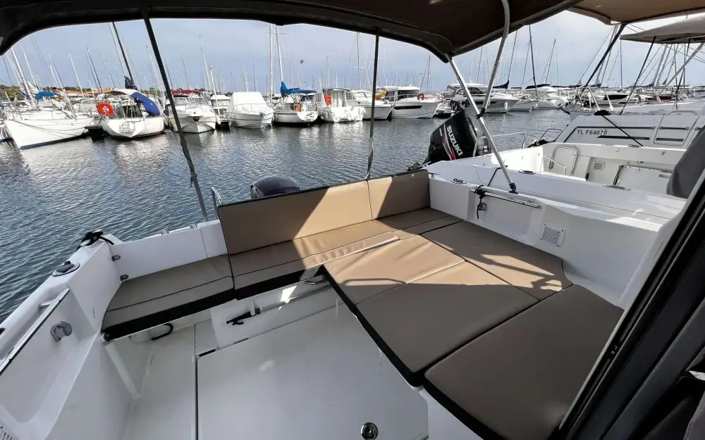 slider 4 Jeanneau Merry Fisher 795