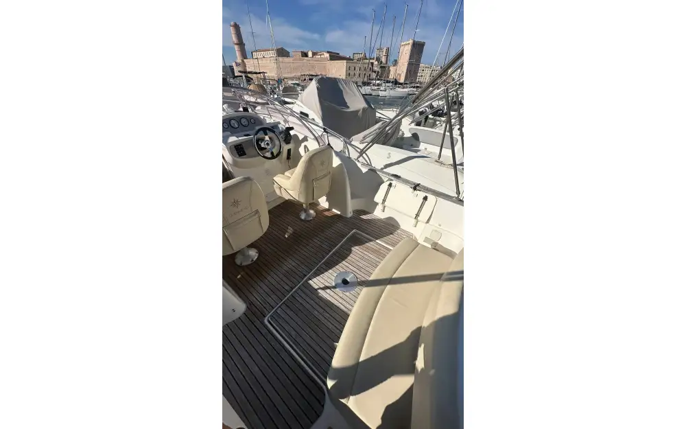 slider 4 Jeanneau Cap Camarat 755 Luxe